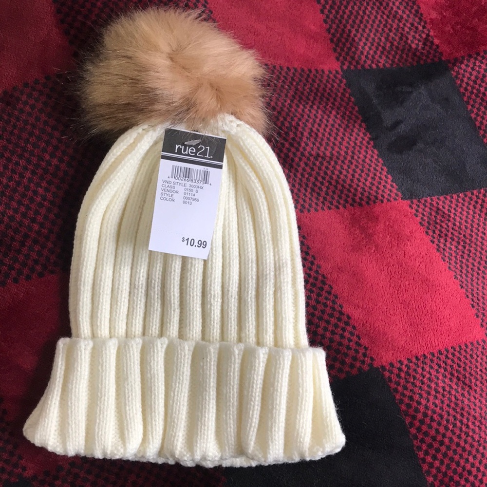 Rue21 hat